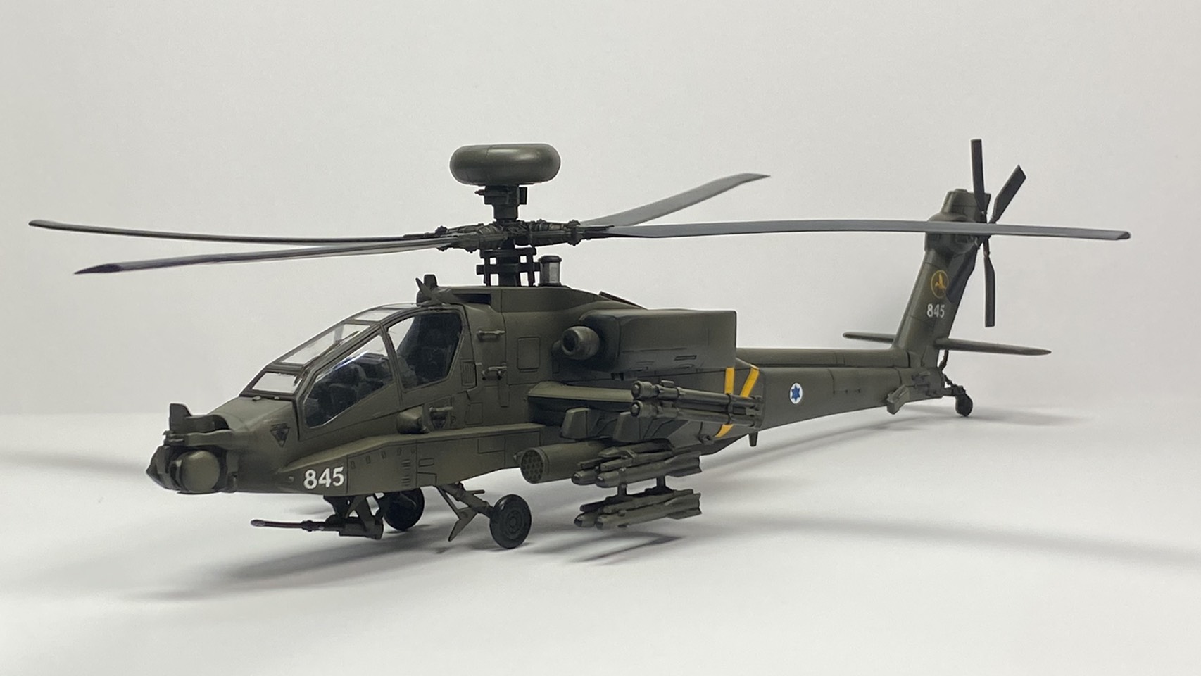 [ShowOff] AH-64A APACHE Academy 1/72 โดย BOY